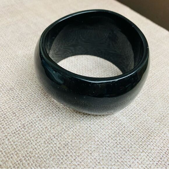Acrylic Black Freeform Bangle Bracelet - Picture 1 of 3